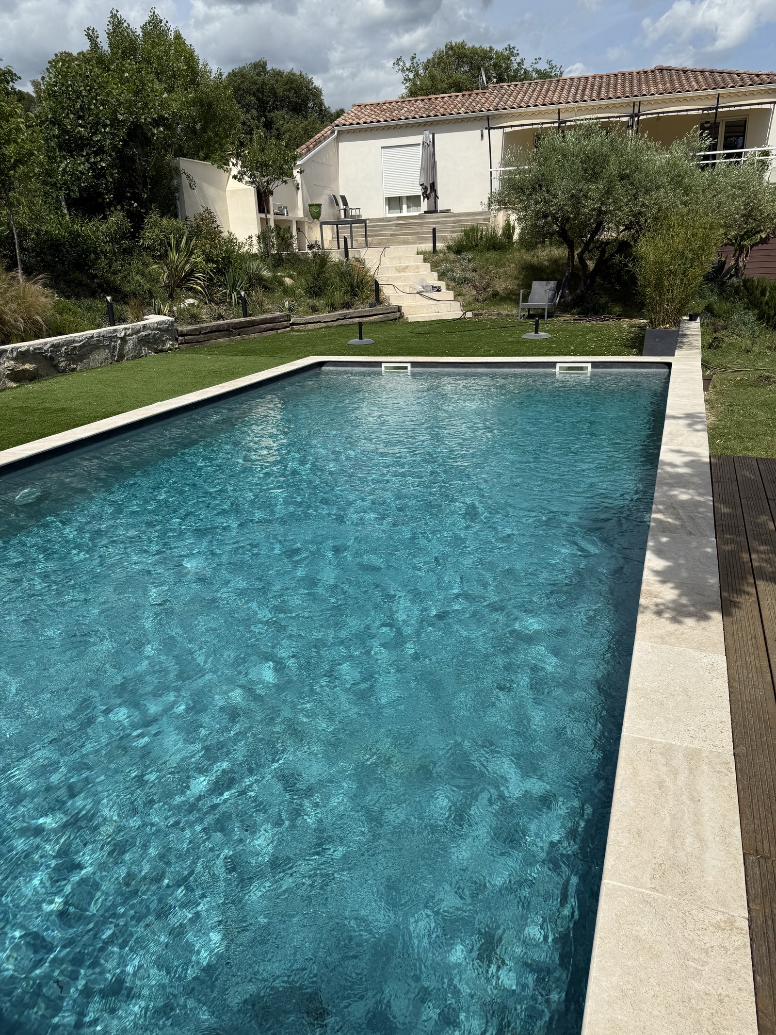 Au bord de la piscine — Villa Castellas