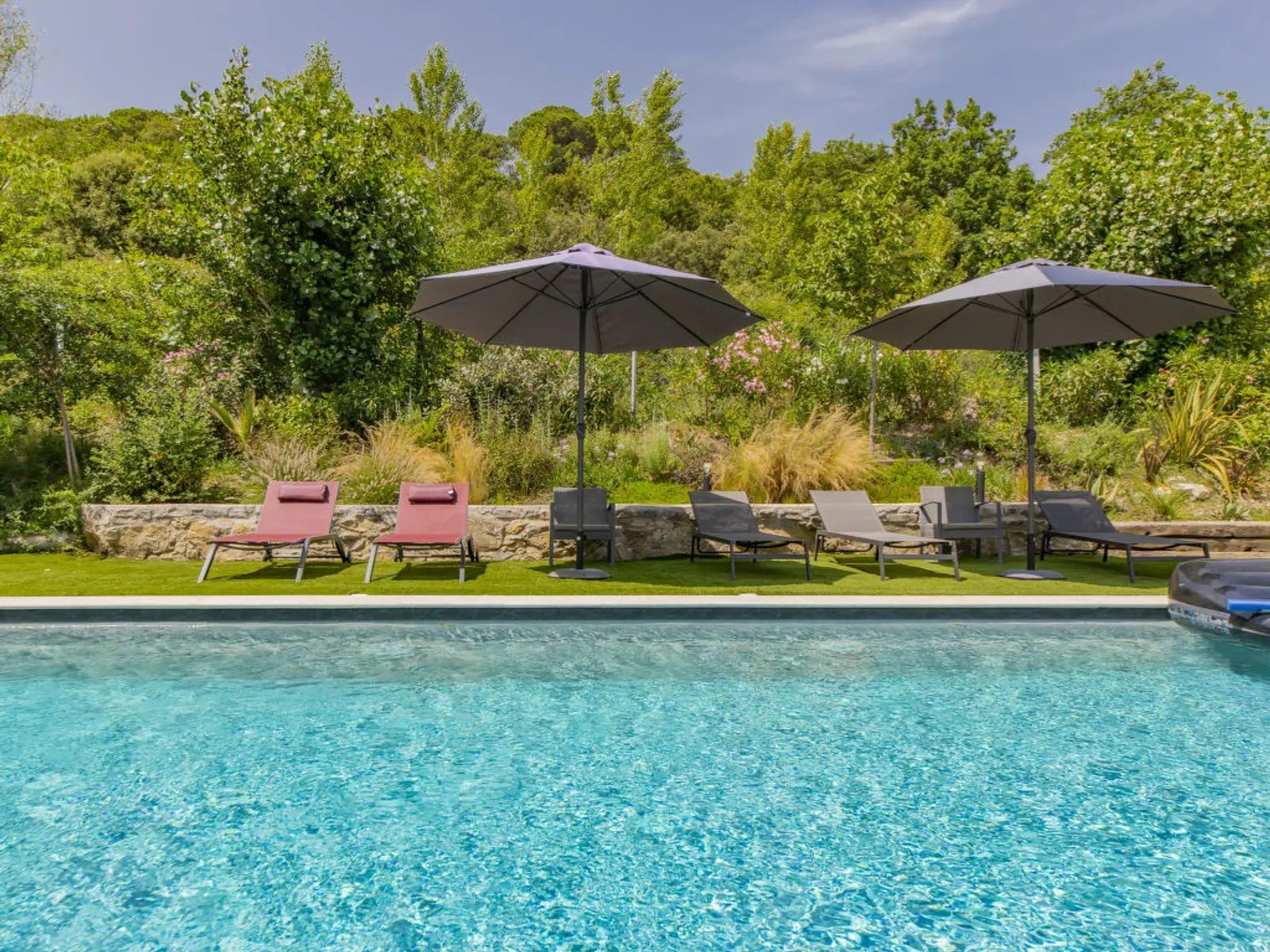 Piscine côté jardin — Villa Castellas