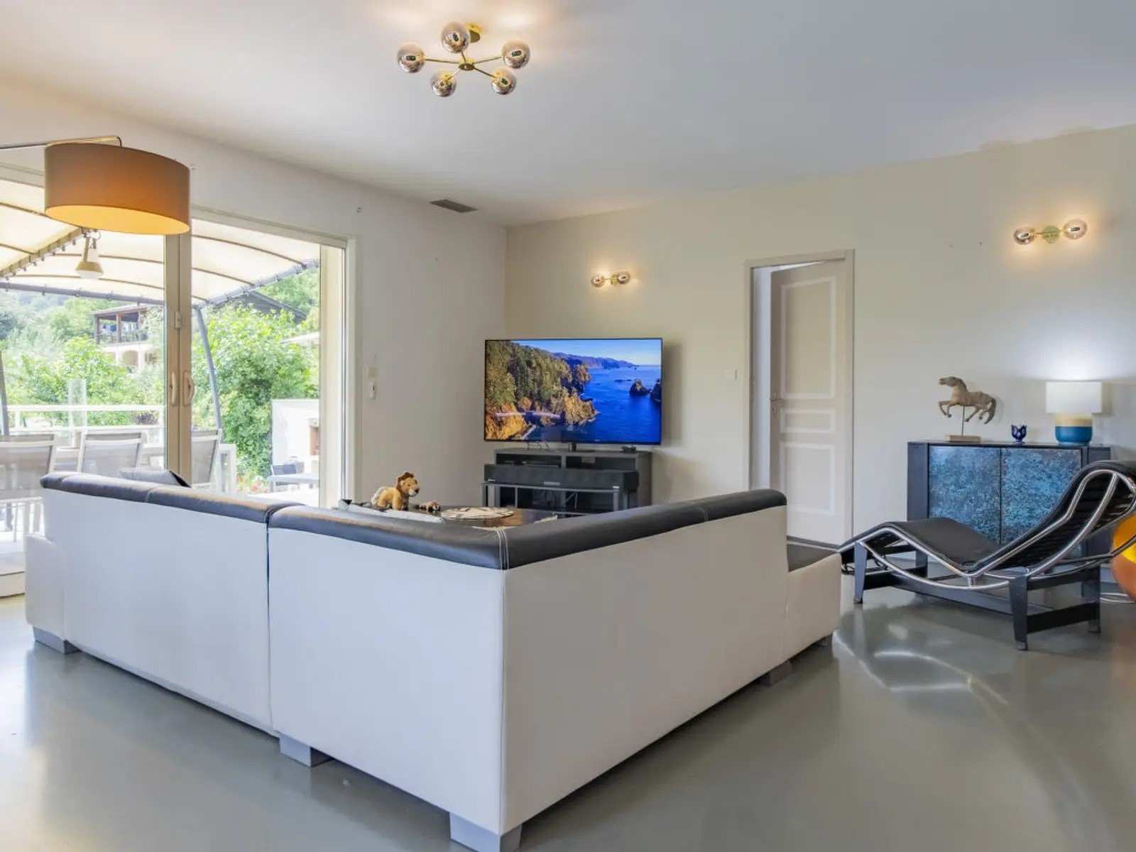 Salon télé — Villa Castellas